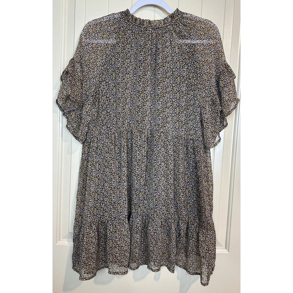 Lulus ditsy floral Tiered v-neck short ruffled sleeve dress sz M GUC‎